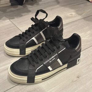 Dolce & Gabbana Women’s Black Sneakers size 8.5, worn ones like new